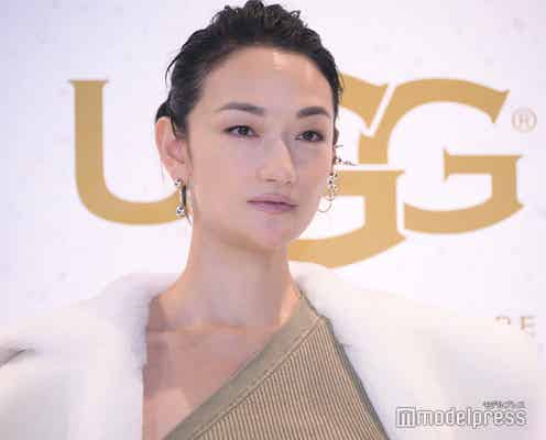 冨永愛、美ウエストちらり 圧巻スタイルでオーラ放つ<UGG(R)TOKYO FLAGSHIP STORE>