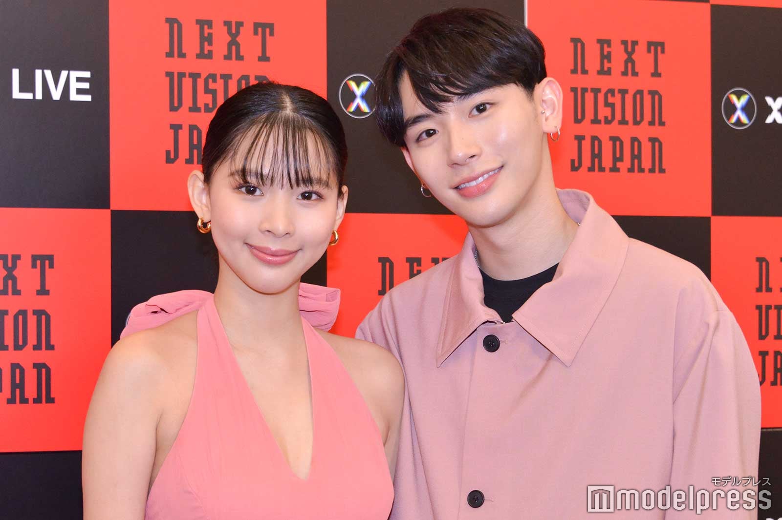 よしあき、ミチの胸元ざっくりドレスに「大人になったな」ランウェイ中にハプニングも＜NEXT VISION JAPAN 2021 XR LIVE＞