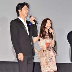 福山雅治(左)、吉高由里子(右)