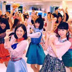 AKB48「ハイテンション」MVより（C）AKS／キングレコード
