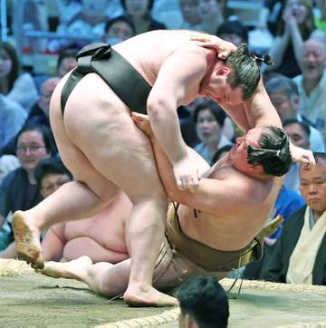 獅司 無傷の5連勝 すくい投げで逆転「もう少しで極まっていた、危なかった」 優勝へ自然体「自分の相撲が取れれば」