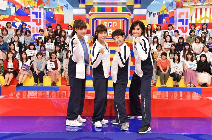 『チア☆ダン』チーム(左から)石井杏奈、土屋太鳳、阿川佐和子、佐久間由衣(C)TBS