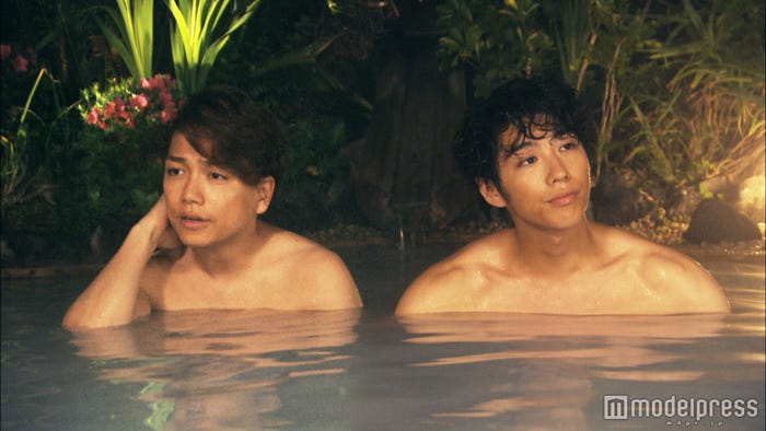 貴重な入浴シーン(左から)山崎育三郎、賀来賢人(画像提供:テレビ朝日)