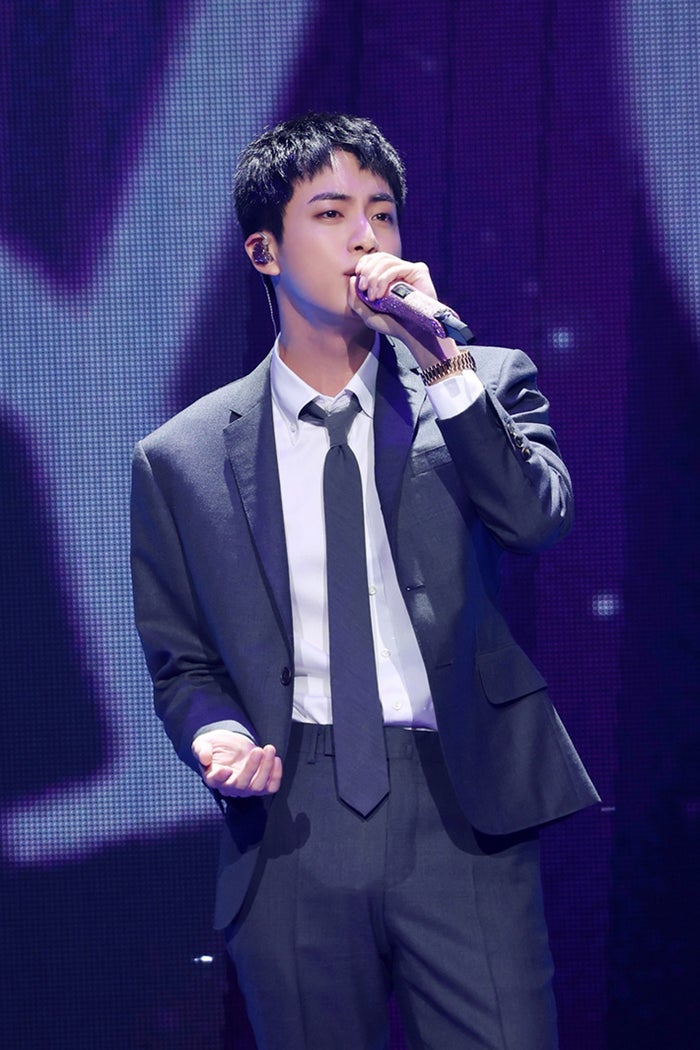 BTSジン、除隊後初活動で1000人のファンとハグ メンバー6人の手紙も公開【2024 FESTA】