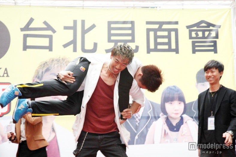 AKIRA／台湾で開かれたファンミーティングの模様