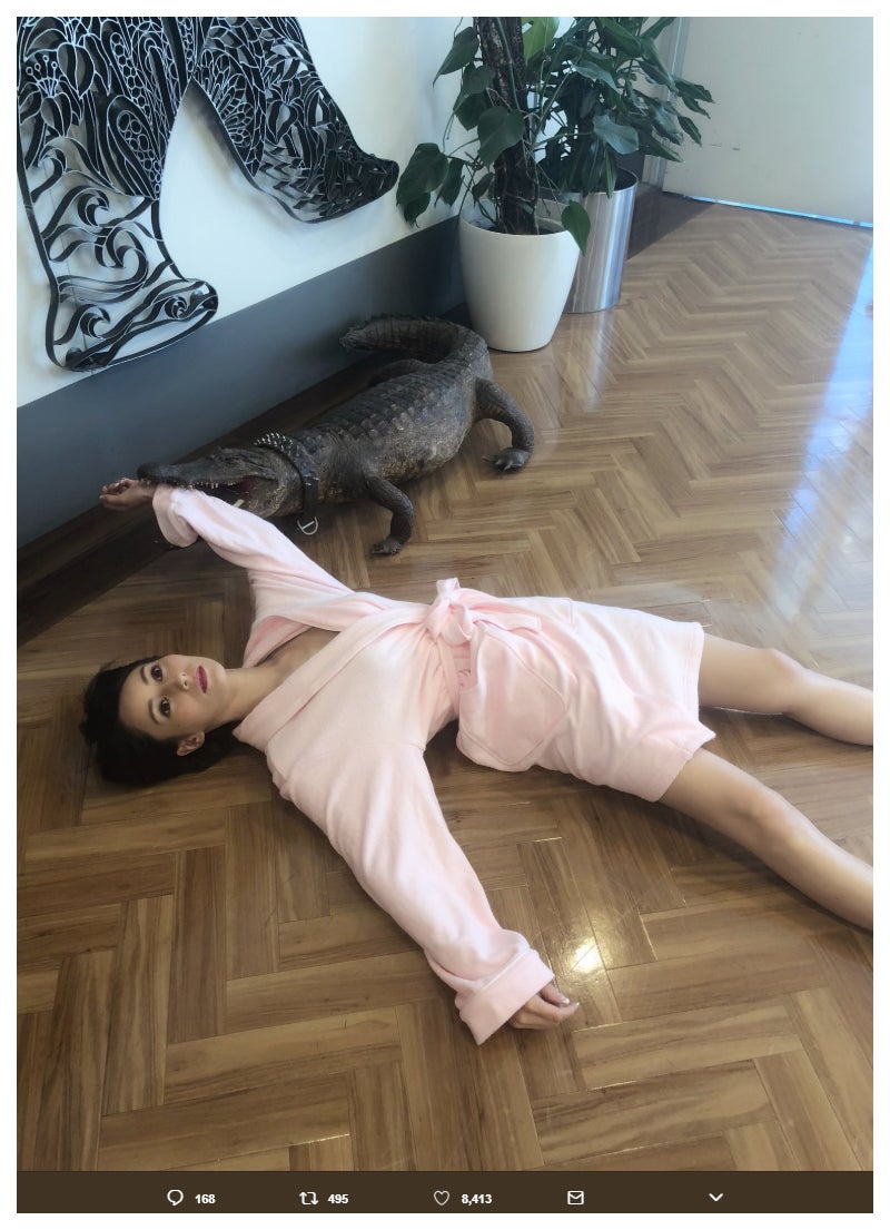 ダレノガレ明美“バスローブ姿で死んだふり”が「美しすぎてマネキン」と話題に