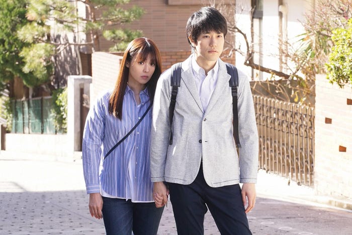 深田恭子、松山ケンイチ/「隣の家族は青く見える」第5話より(C)フジテレビ