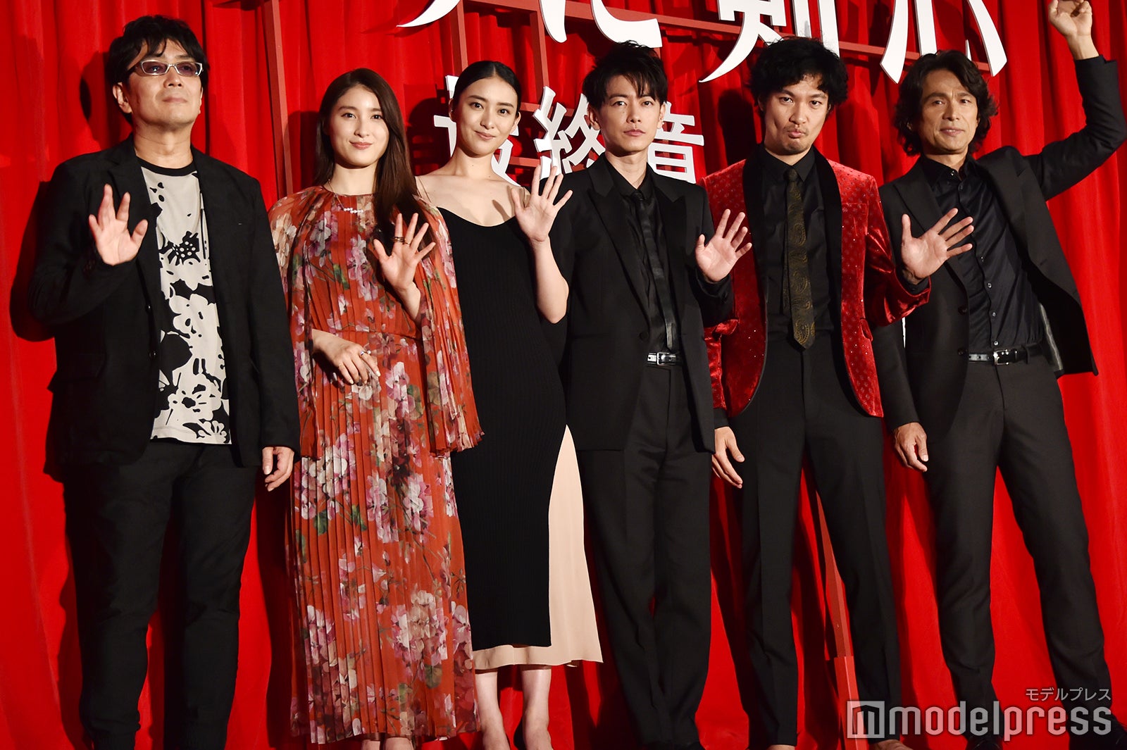 （左から）大友啓史監督、土屋太鳳、武井咲、佐藤健、青木崇高、江口洋介／「るろうに剣心 最終章 The Final」大ヒット舞台挨拶（C）モデルプレス