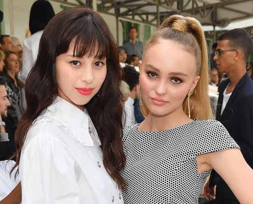 中条あやみ&ジョニデ娘リリー・ローズ、パリで美の競演「CHANEL」フロントロウで圧巻オーラ
