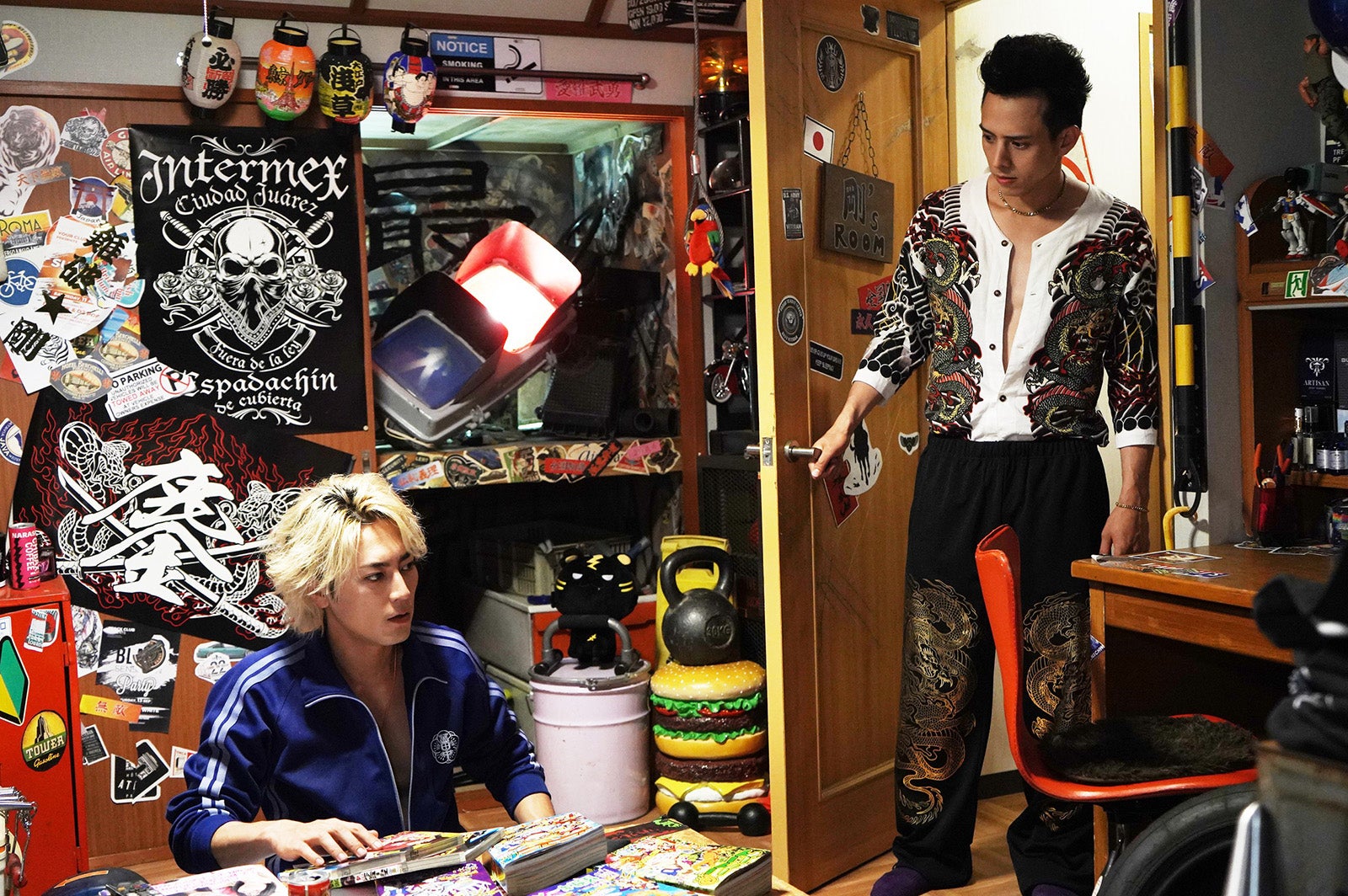 間宮祥太朗、満島真之介／「ナンバMG5」第9話より（C）フジテレビ