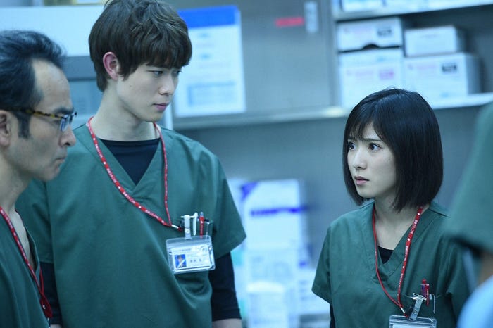 古舘寛治、宮沢氷魚、松岡茉優/「コウノドリ」第9話より(画像提供:TBS)