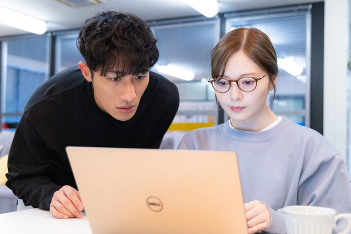 岩本照、白石麻衣(C)テレビ朝日