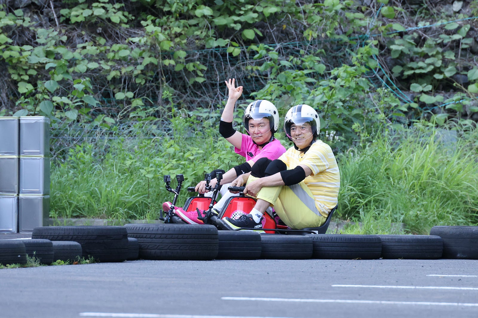 山内健司、博多華丸（C）カンテレ