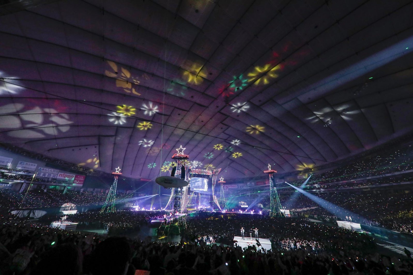 「EXILE LIVE TOUR 2022 “POWER OF WISH”～Christmas Special～」より（提供写真）