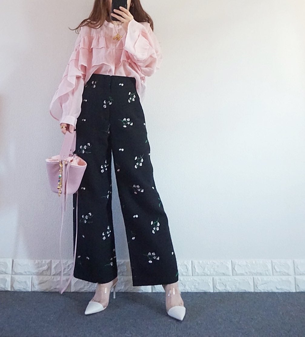 ZARA】「刺繍パンツ」は色も形も可愛い！春服と相性良い♡ - モデルプレス