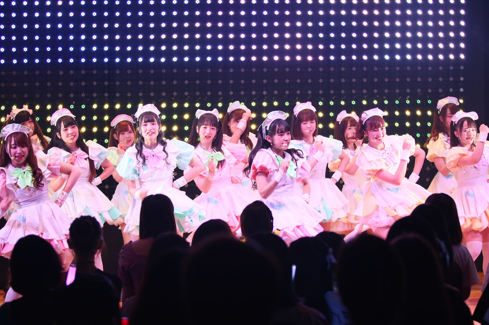 現役メイドユニット・あっとせぶんてぃーん、初の“お嬢様限定”ライブ　可愛さ全開パフォーマンスで魅了