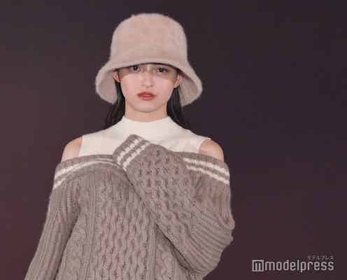 「彼オオカミ」“オオカミちゃん”判明で話題・大峰ユリホ、肩出し&スラリ美脚で圧巻のスタイル<GirlsAward 2022 A/W>