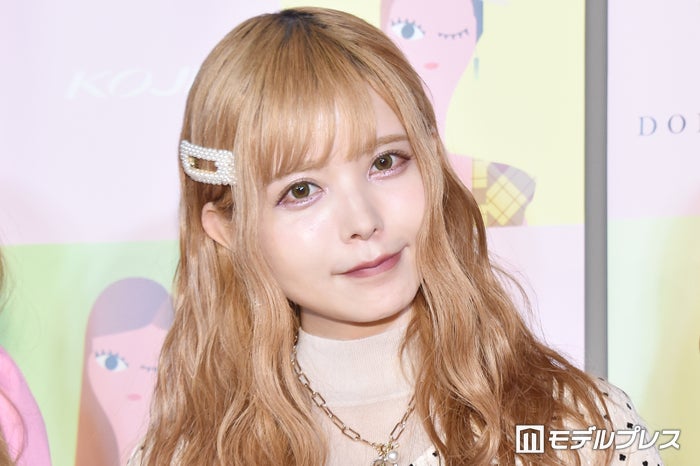 益若つばさ「息子が中学校卒業しました」2ショットで報告「仲良し親子」「素敵な関係」の声
