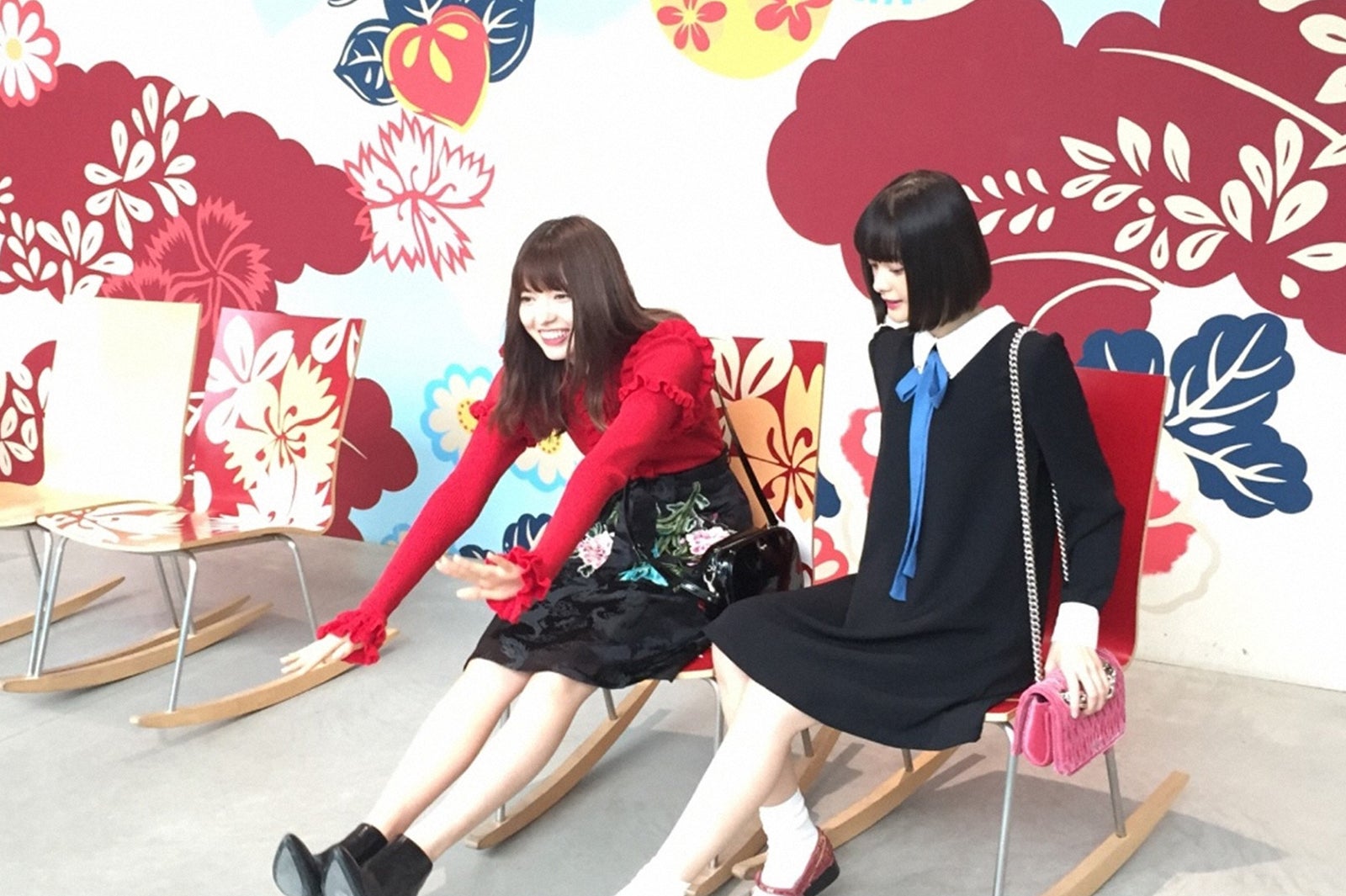 （左から）八木アリサ、玉城ティナ（C）TBS