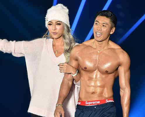 GENKING、“上裸”金子賢と腕組み「ムキムキングパラダイス!」<GirlsAward 2015 A/W>