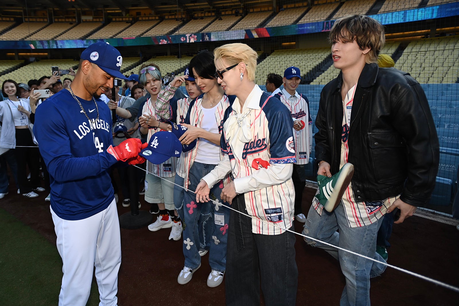 JO1（C）LAPONE ENTERTAINMENT