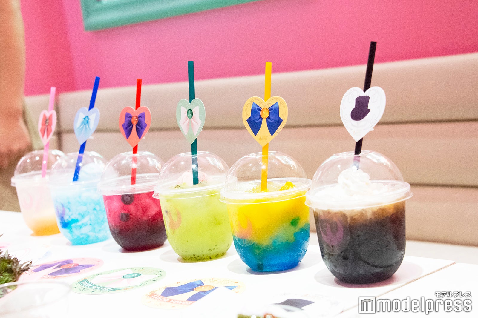 ディナー時の各キャラクターをイメージしたドリンク 各￥800（C）モデルプレス