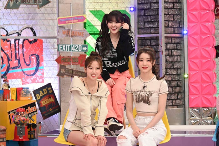 Kep1er/(上から時計回り)チェヒョン、シャオティン、ユジン(C)テレビ朝日