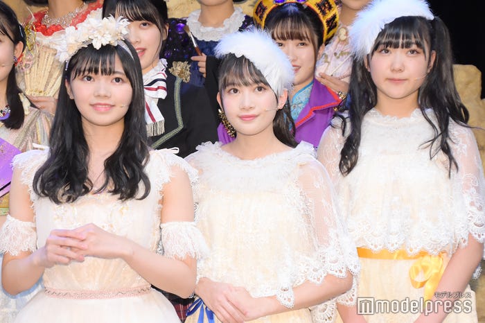 浜浦彩乃、里吉うたの、江口紗耶(C)モデルプレス