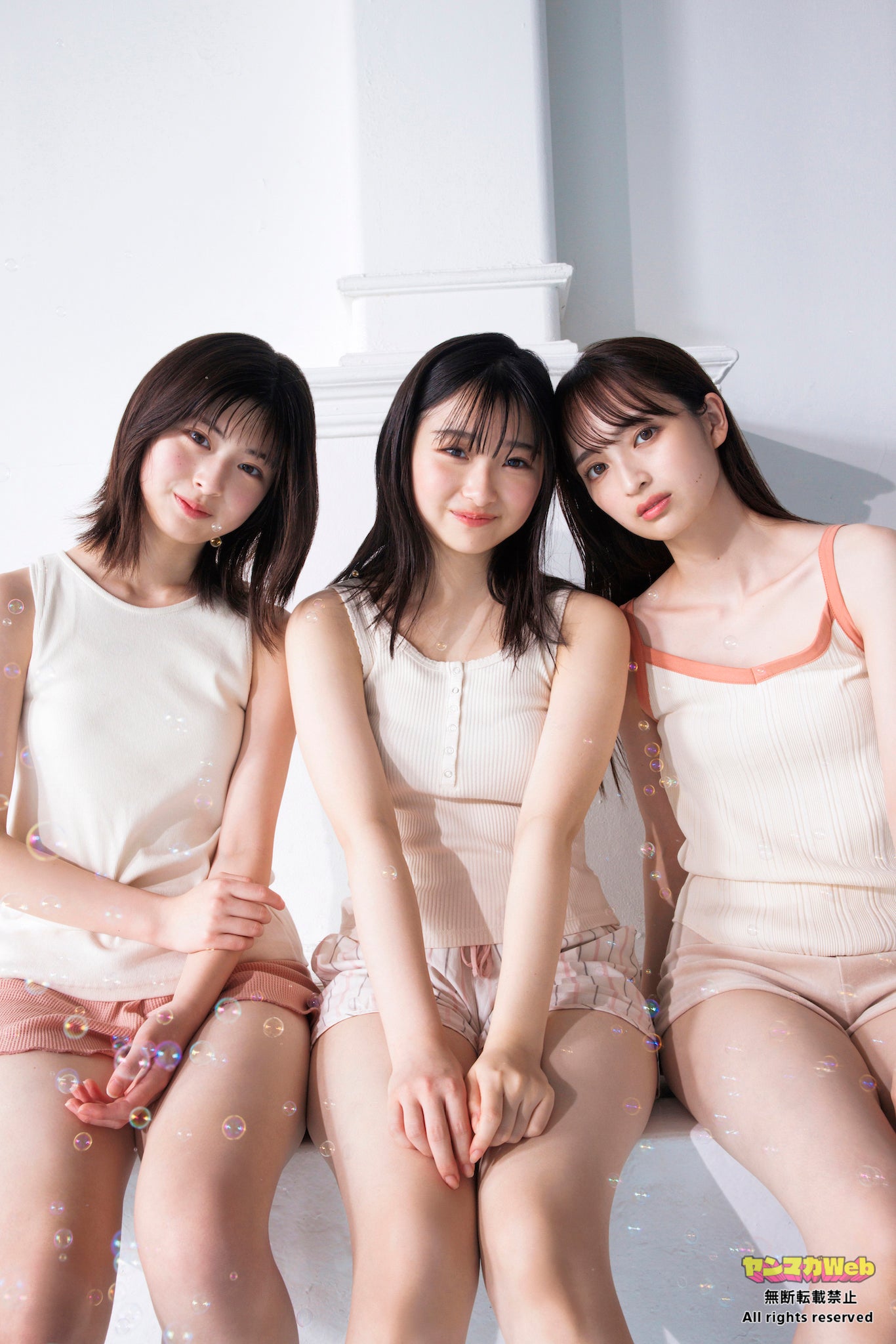 WHITE SCORPION／HANNA、CHOCO、ALLY（C）桑島智輝／ヤンマガWeb