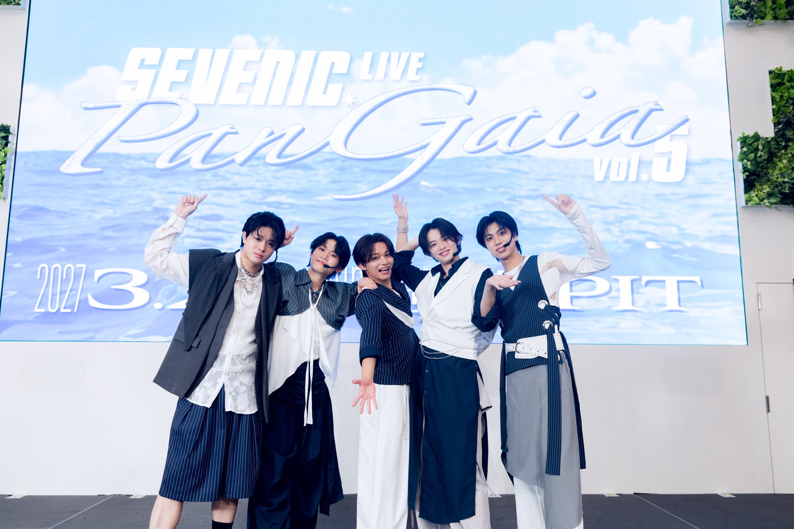 ワタナベエンターテインメント発「SEVENIC」“キャパシティ5倍”ワンマンライブ開催サプライズ発表