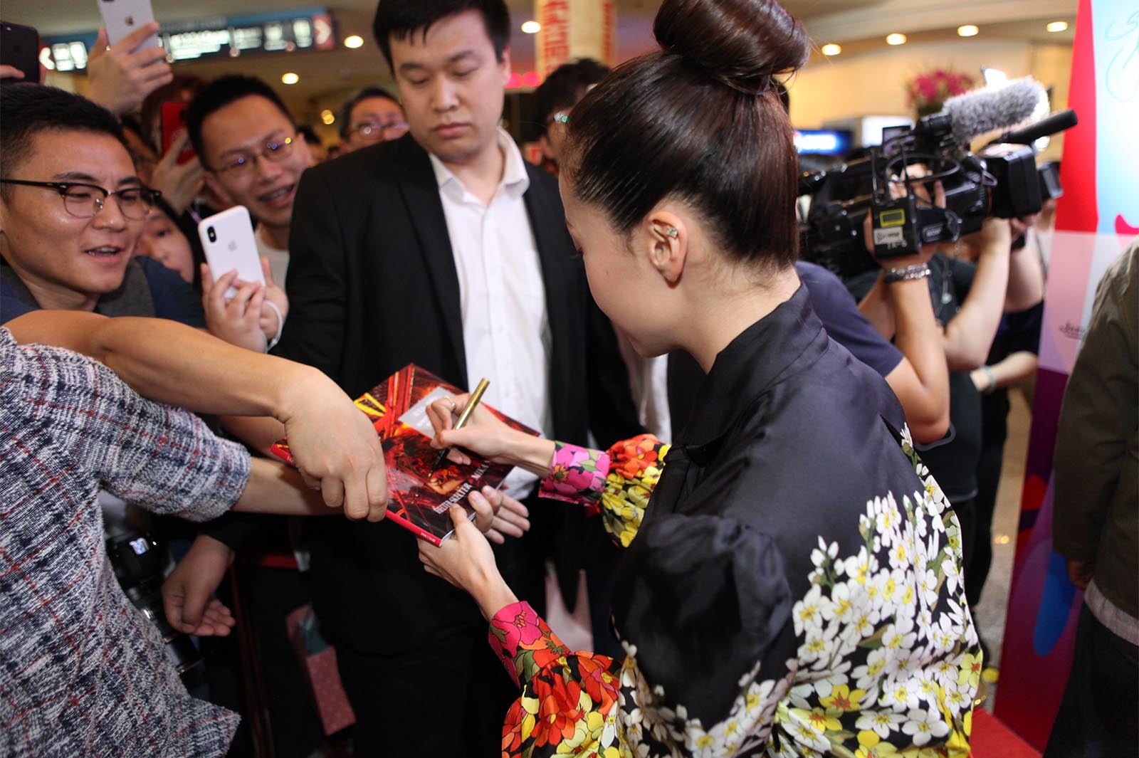 レッドカーペットの様子（提供写真）