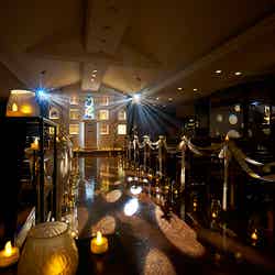 白銀の世界のチャペル内(C)ハウステンボス/J-19238