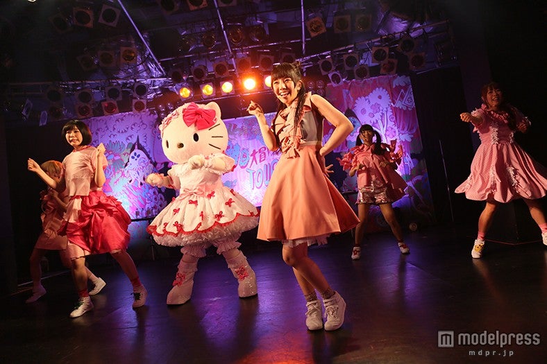でんぱ組.incとハローキティ／ライブの様子