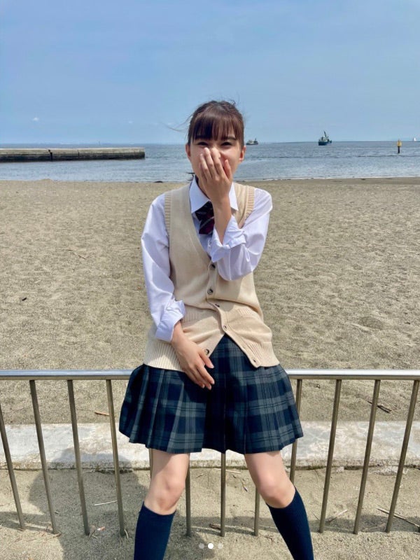 芳根京子、ミニスカ＆ポニーテールの女子高生姿を披露「学園のマドンナ感」と絶賛の声