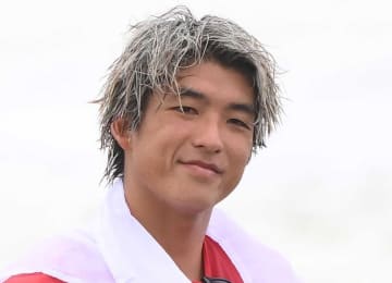 「イケてます」「車かっこ良い」 サーフィン銀メダリストが大型SUVのボンネットに「帰宅すると新しい車が待っていた」と投稿 ネット反響