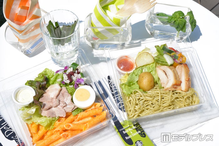 外でも楽しみたいスタバのデリボックス (C)モデルプレス