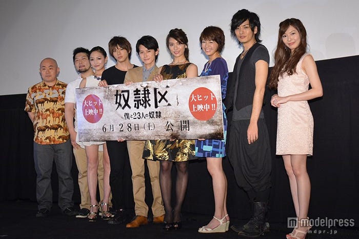 (左から)佐藤佐吉監督、原作の岡田伸一氏、杏さゆり、山田裕貴、本郷奏多、秋元才加、大沢ひかる、久保田悠来、折井あゆみ