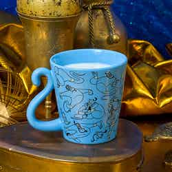 ホットミルク税込690円(C)Disney