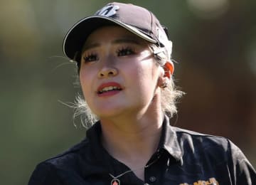 制服姿で敬礼の女子ゴルファー「ギャルポリス出勤するよー」 憧れの1日警察署長務め「嬉しくて感無量でした♡」と報告