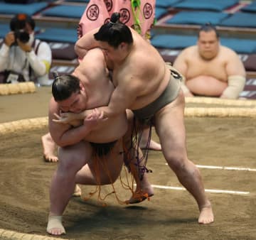 朝阪神が異色しこ名対決を制す、WBC出場の森下、佐藤には「大事なところで1本を」