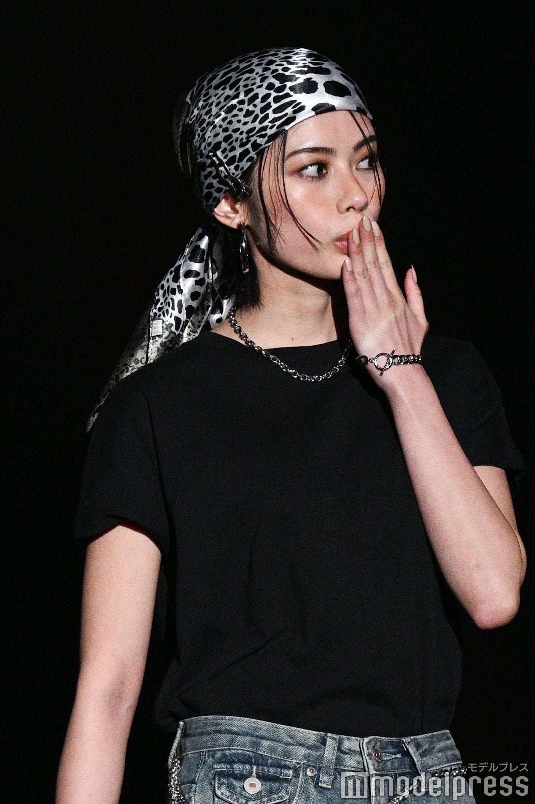 「御上先生」で話題・安斉星来、投げキッス＆ウインクで沸かす アニマル柄バンダナがアクセント【TGCあいち・なごや2026】