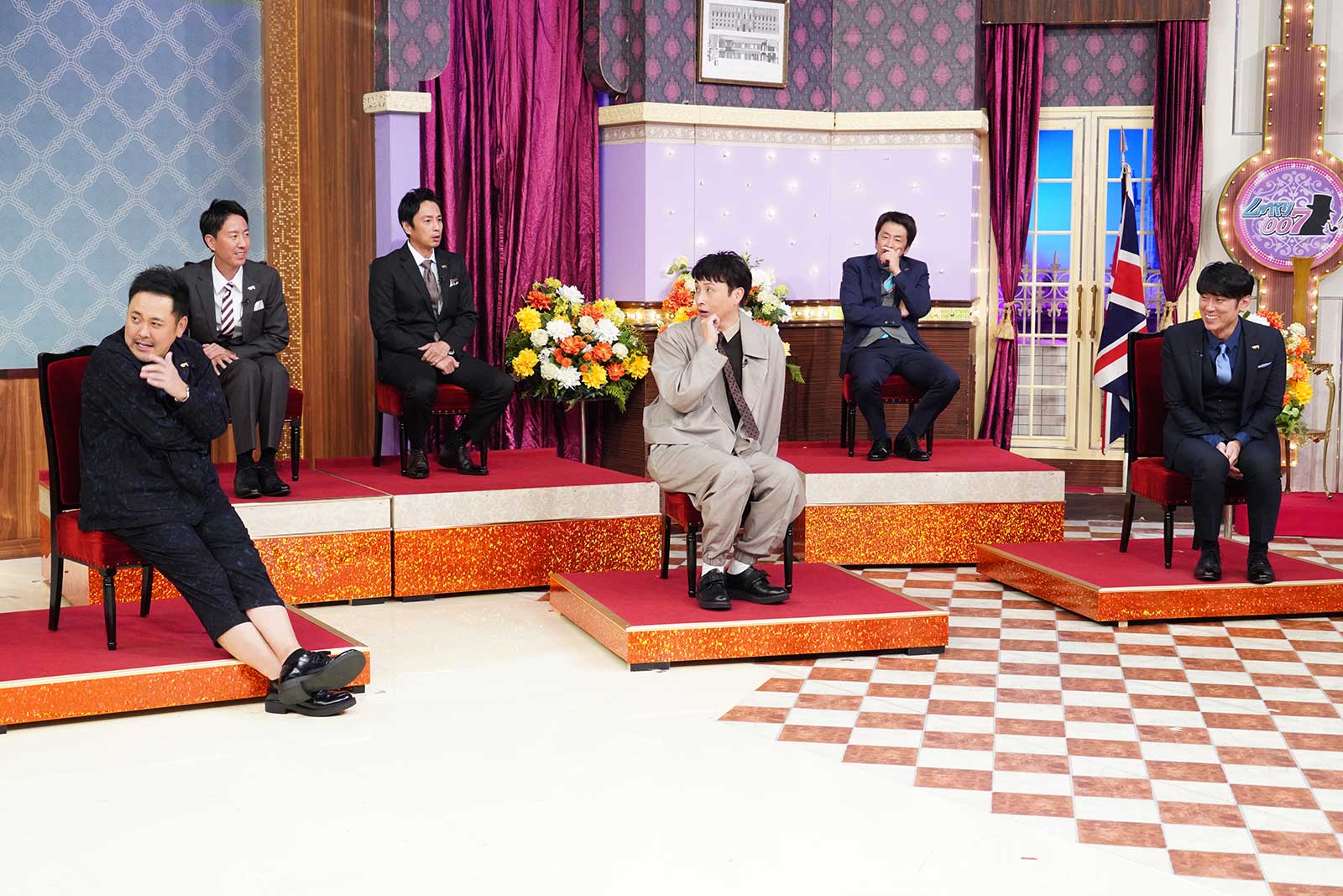 （上段左から）チュートリアル、堀内健（下段左から）有田哲平、児嶋一哉、原田泰造（C）日本テレビ