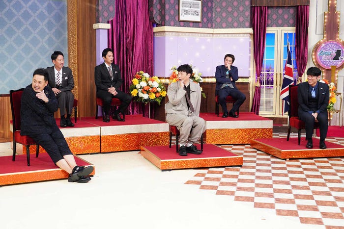 (上段左から)チュートリアル、堀内健(下段左から)有田哲平、児嶋一哉、原田泰造(C)日本テレビ