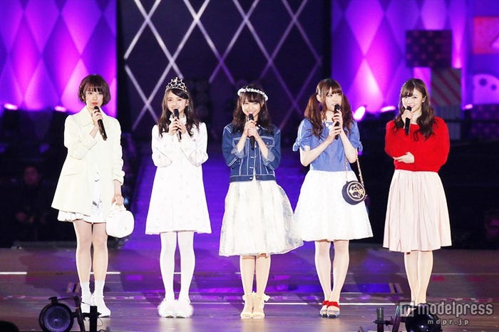 乃木坂46の専属モデル(左から)橋本奈々未、齋藤飛鳥、西野七瀬、松村沙友理、白石麻衣/デビュー3周年記念ライブ『乃木坂46 3rd YEAR BIRTHDAY LIVE』内ファッションショーにて撮影