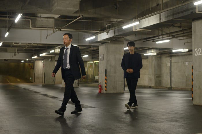 板尾創路、吉沢亮/「GIVER 復讐の贈与者」第2話より(C)テレビ東京