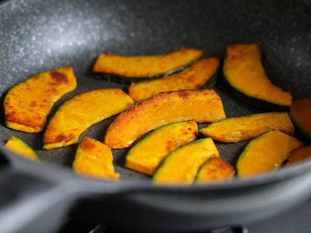 かぼちゃを焼く。