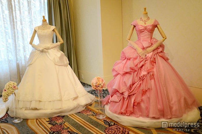 ウェディングドレス展示