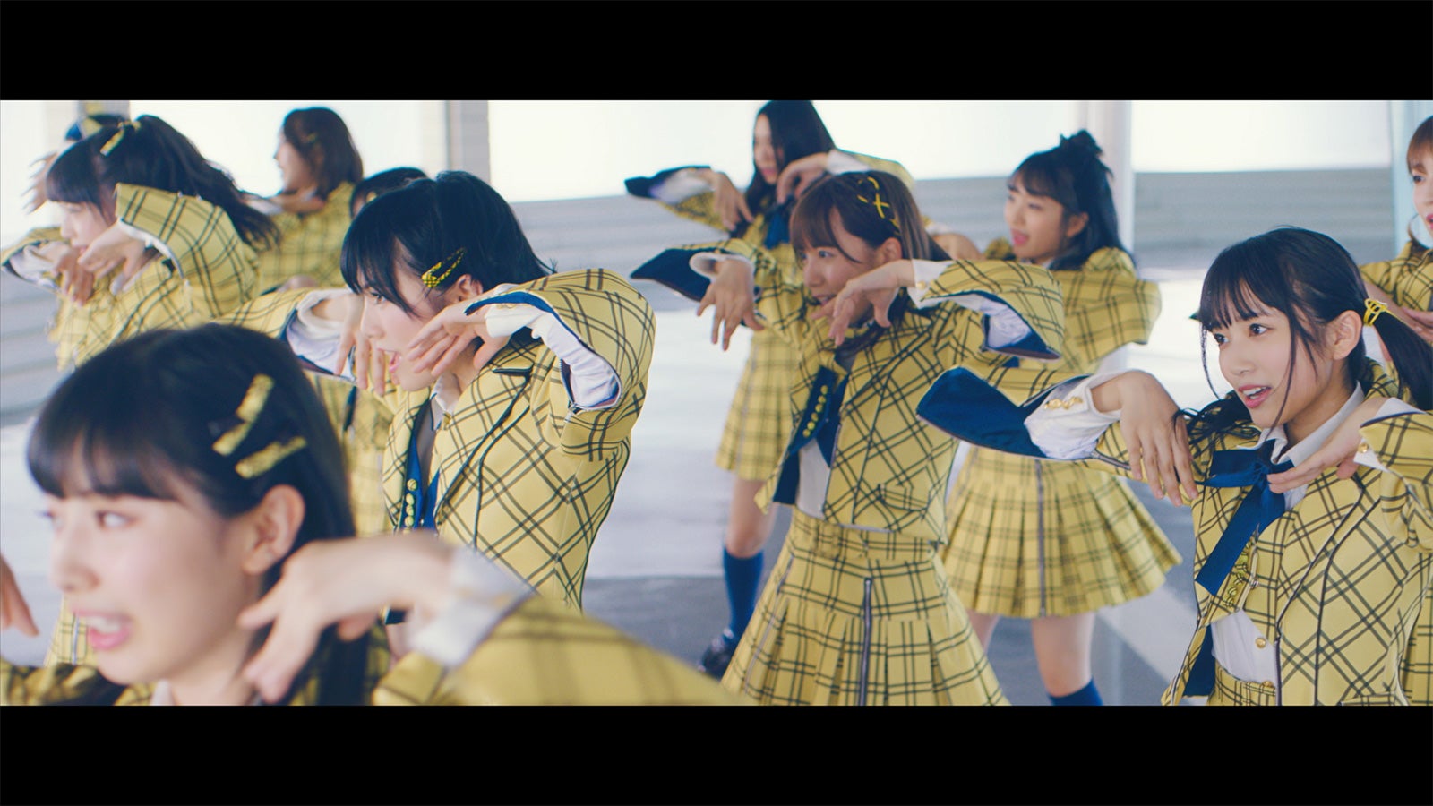 AKB48「センチメンタルトレイン」MVより（C）AKS／キングレコード