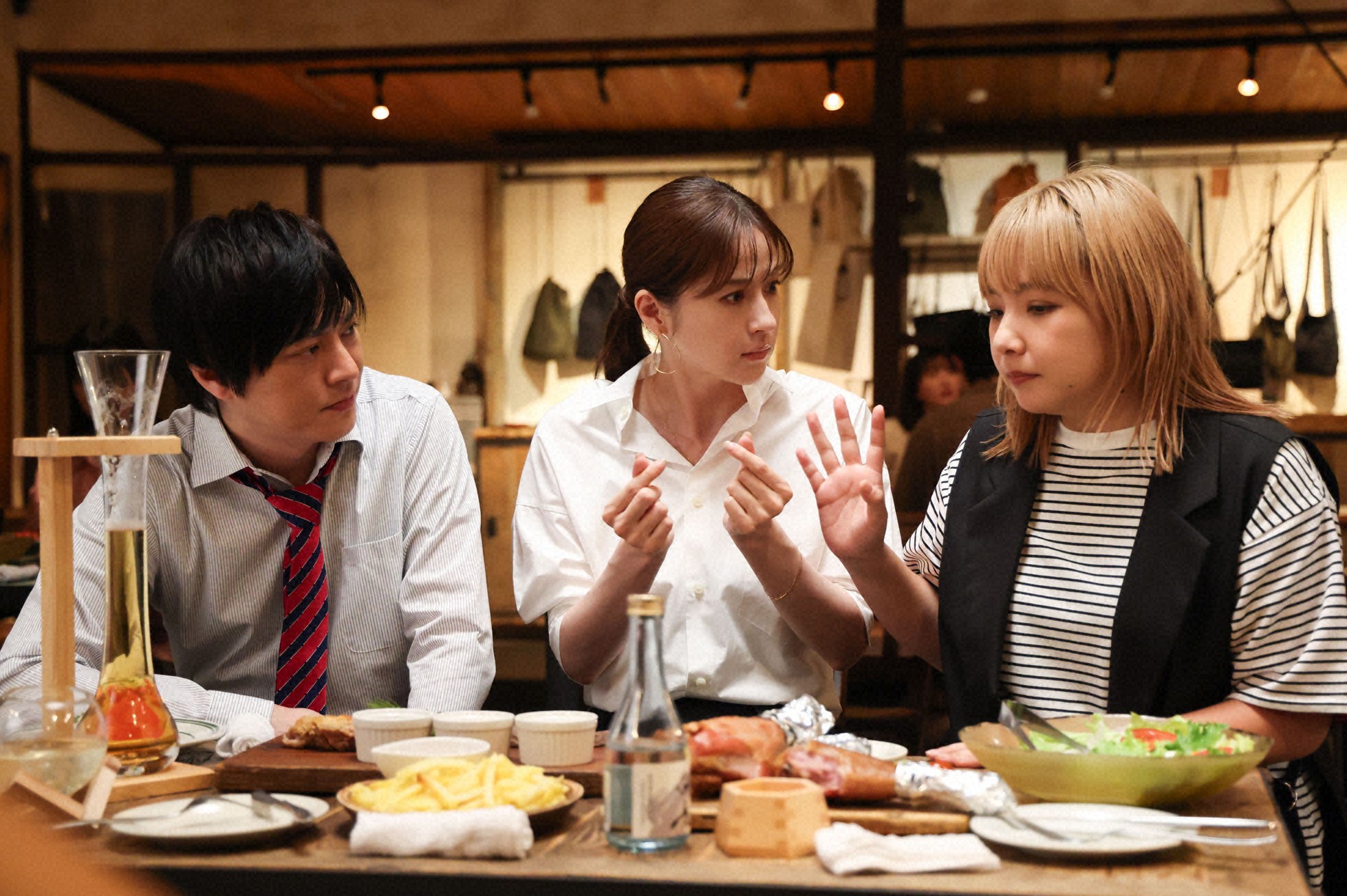 塚本高史、松本若菜、野呂佳代「西園寺さんは家事をしない」第4話より（C）TBS