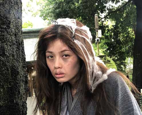 小芝風花、衝撃カット公開 負のオーラ漂う悲惨な姿に<妖怪シェアハウス>